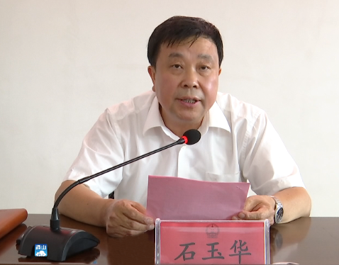 市人大常委会主任王汉桥,副主任肖彬,王槐生,秘书长李旭东出席会议.